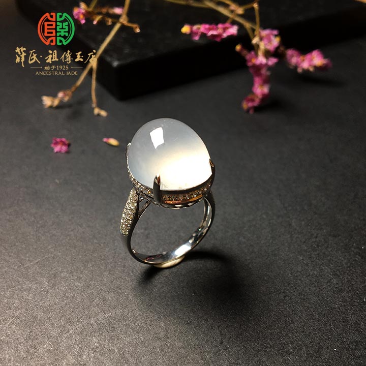 冰种纯净翡翠蛋面戒指
