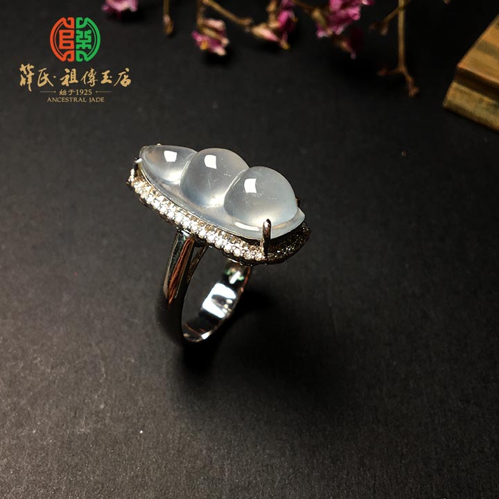 冰种纯净福豆翡翠戒指