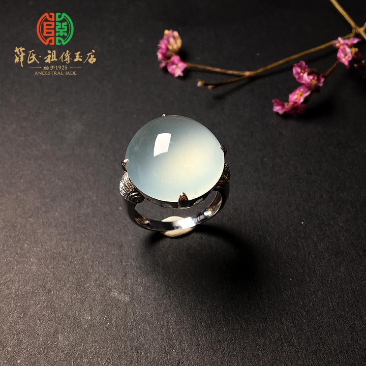 冰种纯净翡翠蛋面戒指
