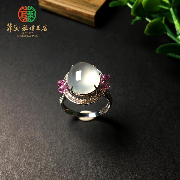 玻璃种纯净翡翠蛋面戒指